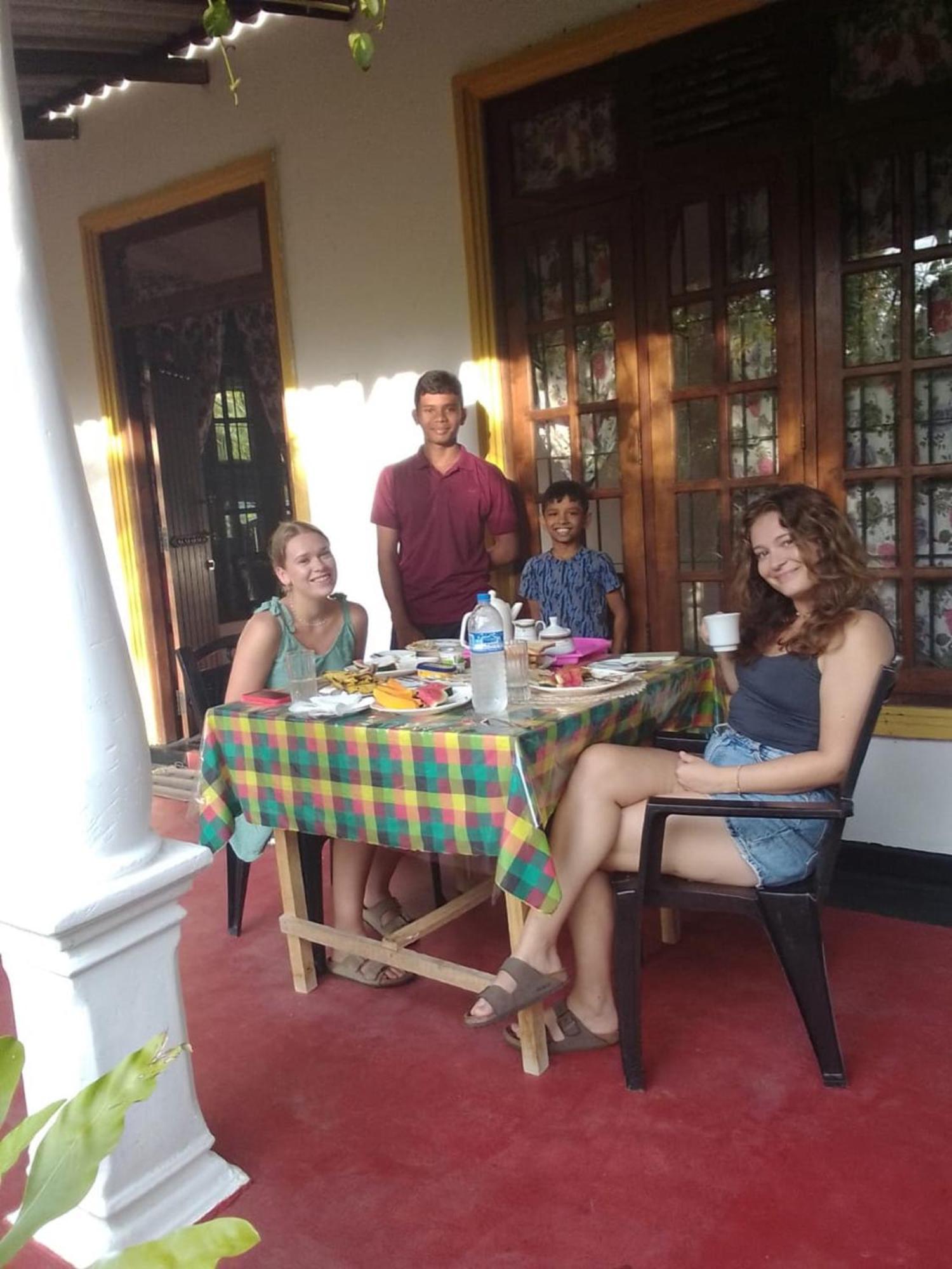 Sanu Home Stay Сигирия Экстерьер фото